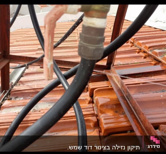 תיקון נזילה בצינור דוד שמש. 